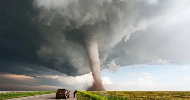 ABŞ də güclü tornado və fırtına həyatı iflic etdi