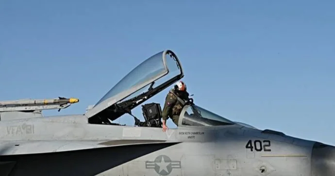 ABŞ Fars körfəzindəki ən böyük bazasından aviasiyasını təxliyə etdi