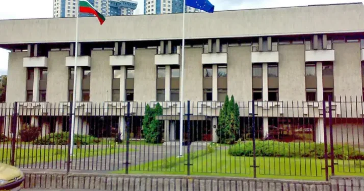 Bolqar diplomatla Azərbaycan vasitəsilə təxliyə olundu