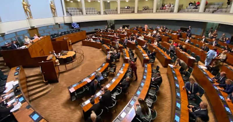 Парламент Финляндии проголосовал за выход из конвенции о противопехотных минах ФОТО