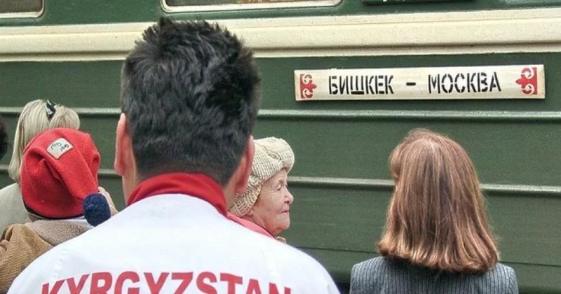 Кыргызстан требует особого статуса для своих граждан в России