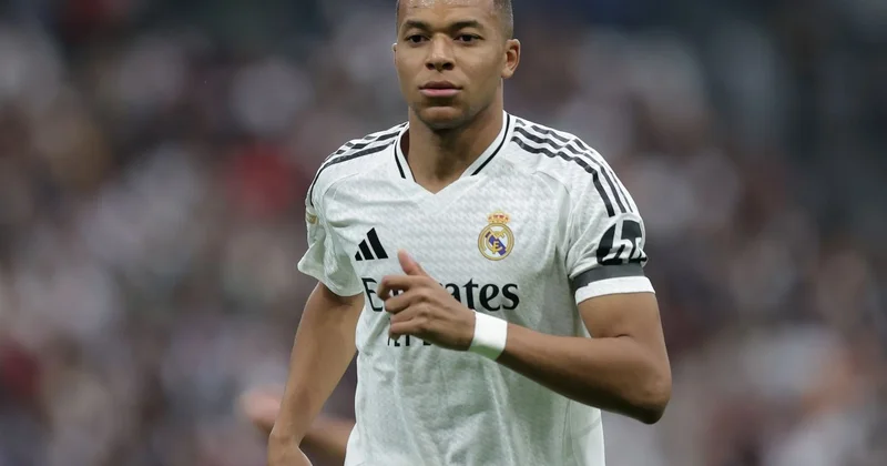 Mbappe xəstəxananı tərk edib