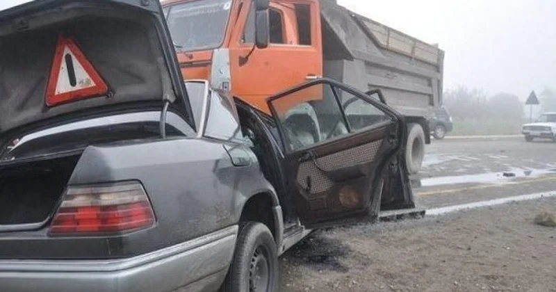 Mercedes KamAZ la toqquşdu Xəsarət alan var