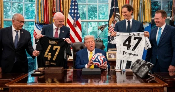 “Yuventus” Ağ Evdə Donald Trampı ziyarət edib FOTOLAR