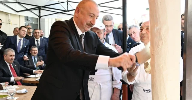 Prezidentlər Maraş dondurması nın dadına baxdılar FOTOLAR