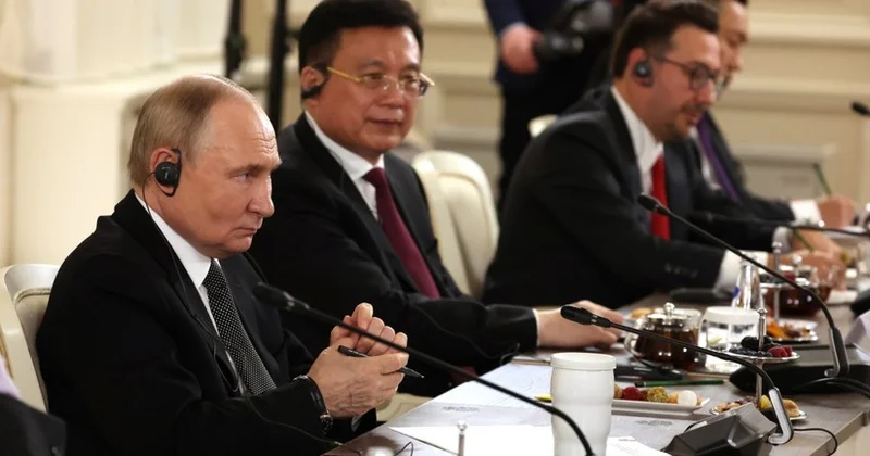 Владимир Путин: Россия и Азербайджан работают над решением проблемы обмеления Каспия