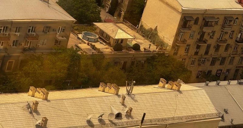Binanın damında hovuz tikdi Bakıda qeyri adi hadisə FOTO