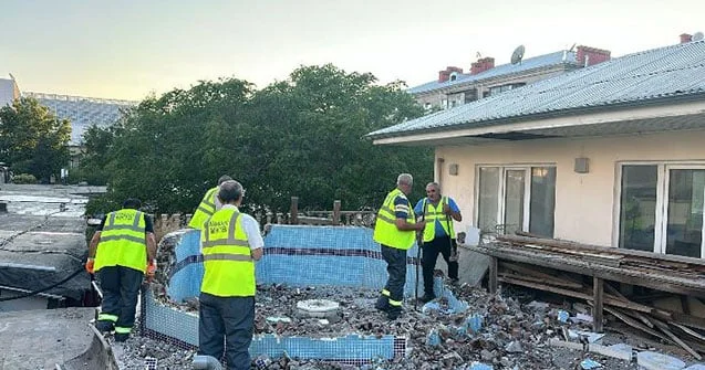 Paytaxtda qanunsuz tikili söküldü Fotolar