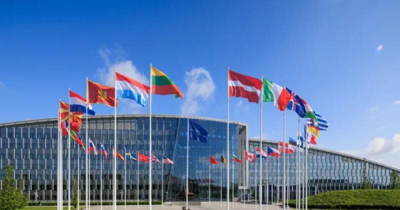 Haaqa NATO sammiti ərəfəsində “qala”ya ÇEVRİLİR