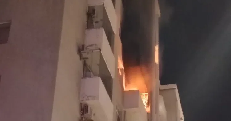 Bakıda binada yanğın başladı VİDEO