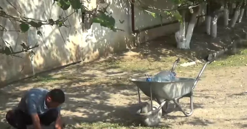 Uşaq bezləri ilə dolu arxın suyunu duruldub içirik Biləsuvarda acınacaqlı vəziyyət