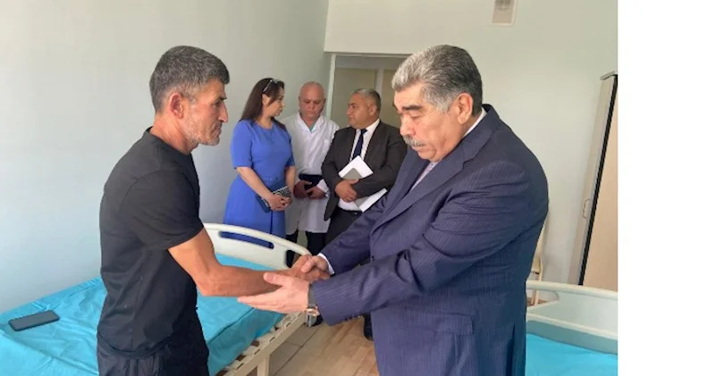 İcra başçısı şəhid atalarını xəstəxanada ziyarət edib FOTOLAR