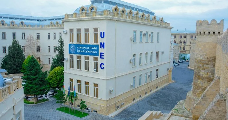 Стало известно, в каком вузе преподаватели получают до 8 тысяч манатов в месяц