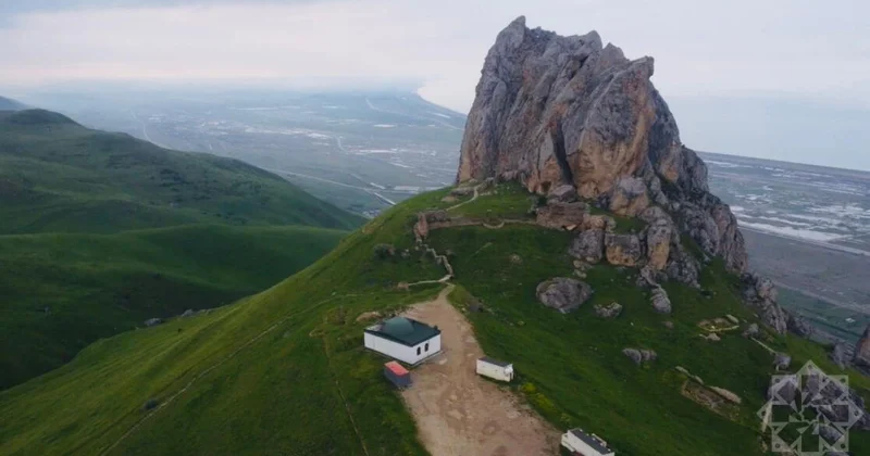 Легендарная гора на побережье Каспия ФОТО ВИДЕО