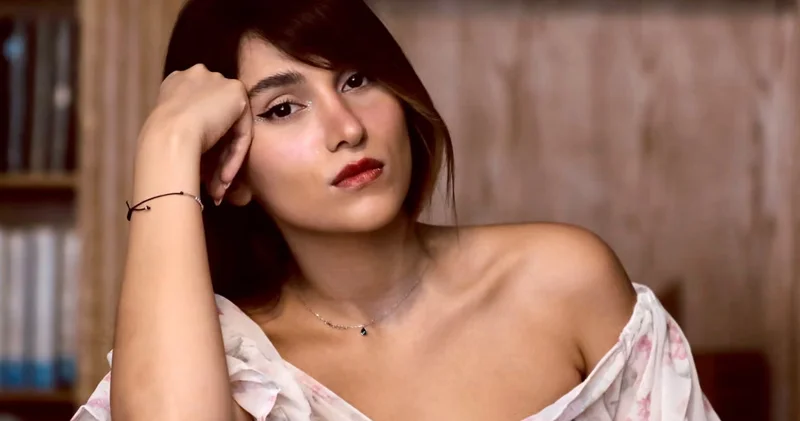 İranda hicabsız çıxış edən müğənniyə 74 şallaq vurulacaq (VİDEO)
