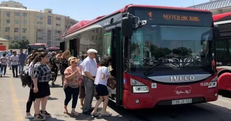 “Heç kim çimib gəlmir” Sərnişinlərin şikayəti VİDEO