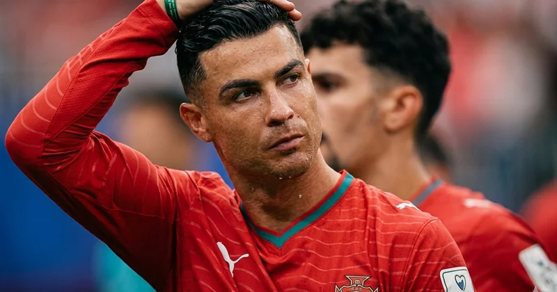 “Gənclərə mane olur, kənara çəkilsin” Ronaldonu topa tutdu