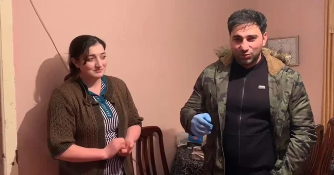 Kamil 20 gündür balalarım acdır deyən qadını tapıb yardım etdi VİDEO