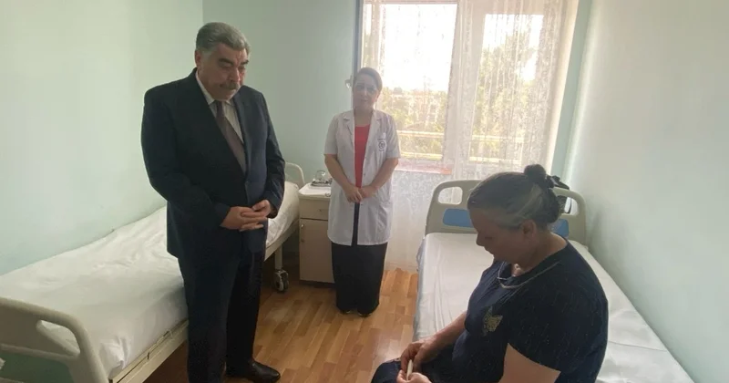 Rüstəm Xəlilov şəhid anasını tibb ocağında ziyarət etdi FOTOLAR