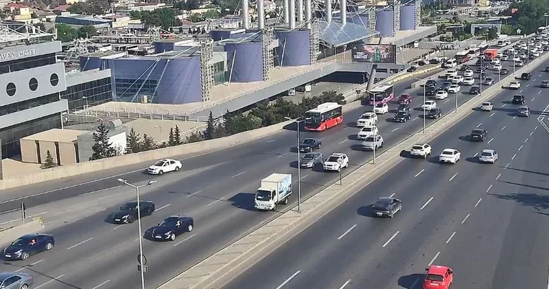 Yollarda tıxac azalıb