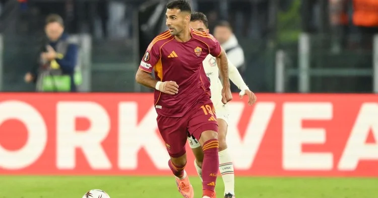 Türkiyəli müdafiəçi Roma ilə müqavilə imzalayacaq