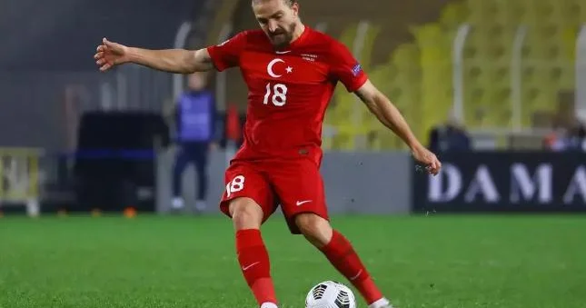 Caner Erkin futbolla vidalaşdı...