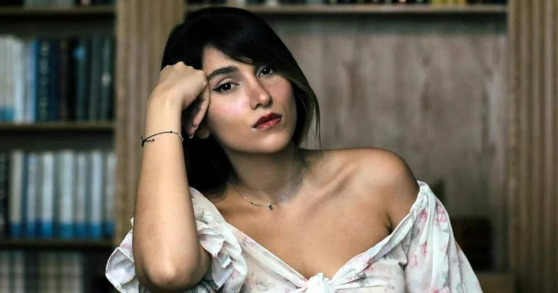 Hicabsız gəzdiyi üçün 74 şallaq vurulacaq Müğənniyə qarşı sərt qərar