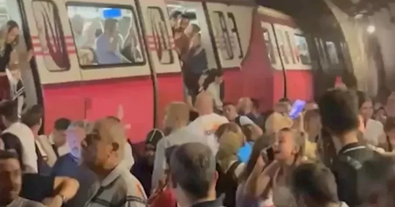 İstanbulda metro qatarının relsdən çıxmasının səbəbi bəlli olub, üç nəfər xəsarət alıb