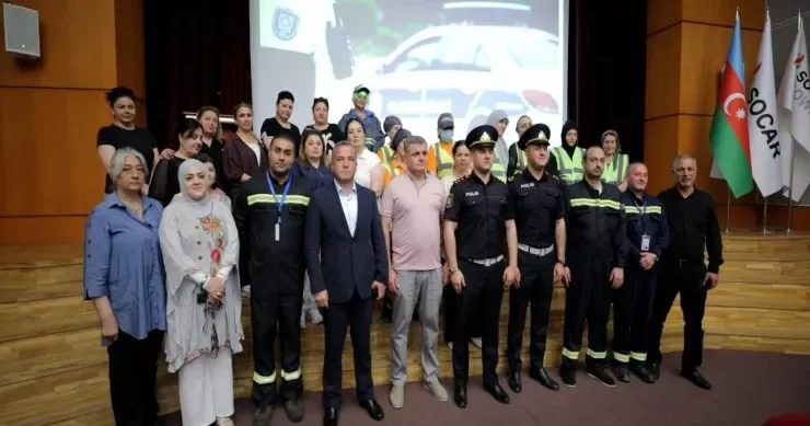 Nizamidə yol polisi piyadalara görə onları bir yerə yığdı VİDEO