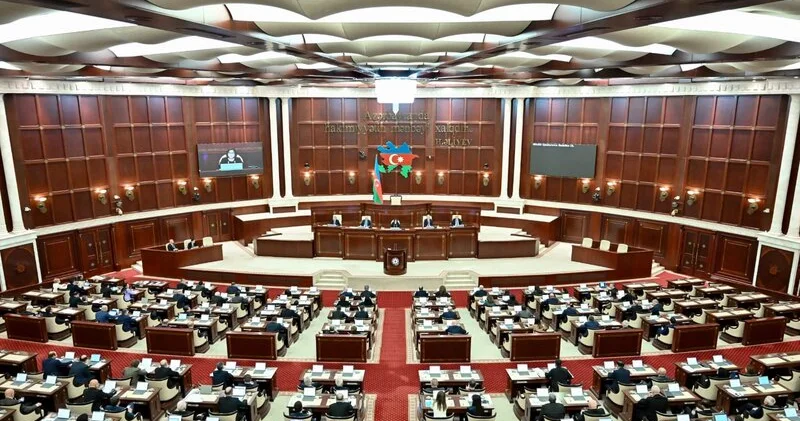 Parlamentdə 14 məsələnin müzakirəsinə başlanıldı