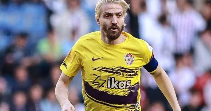 “Fənərbağça” və “Qalatasaray”da oynamış futbolçu “butslarını asdı”