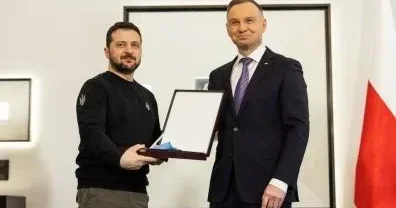 Zelenskiyə verilən ordeni ləğv etdi FOTO