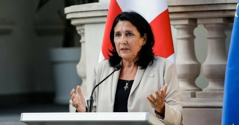 Zurabişvilidən Vaşinqtona xəbərdarlıq: Gürcüstan “boz zona”ya çevrilir