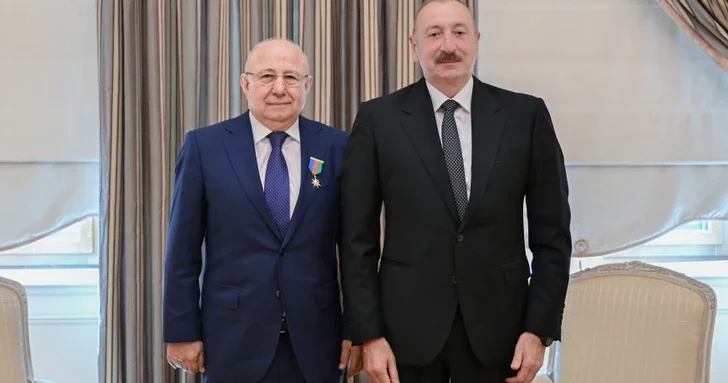 Президент Ильхам Алиев вручил Курбану Курбанову орден Достлуг