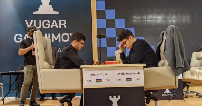 Azərbaycanlı şahmatçı Aydın Süleymanlı dünya çempionatında Maqnus Karlsenə qalib gəlib