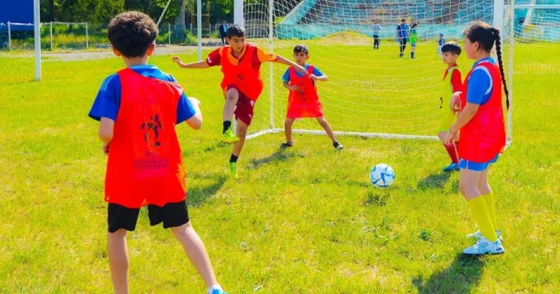 İyunun 19 u Ümumdünya Uşaq Futbolu Günüdür