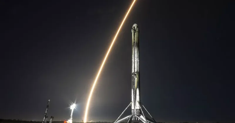 SpaceX запустила ракету для разведки США ВИДЕО