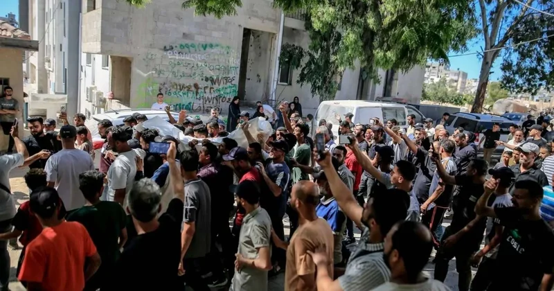 Toyuna dəvətnamə paylayan gənci raketlə vurdular