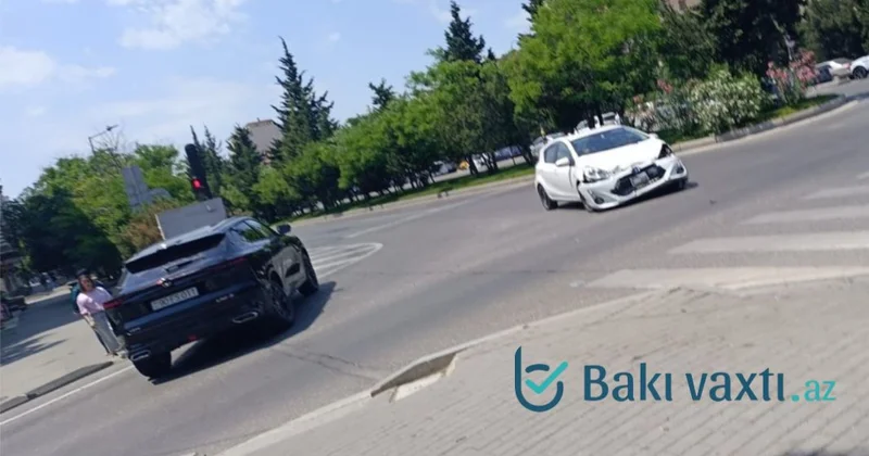 Bakıda iki avtomobil toqquşdu