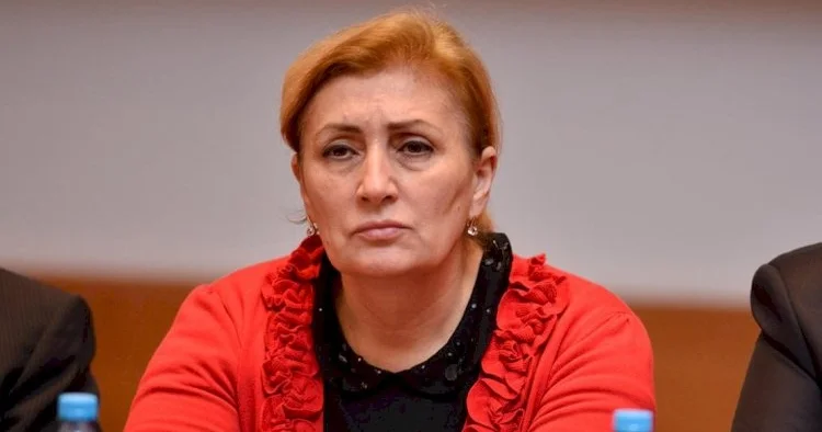 Taksi sürücüləri cərimələrə görə etiraz edir KONKRET