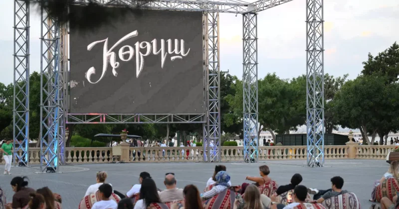 Проект Bulvarda kino axşamı собрал жителей города у большого экрана ФОТО