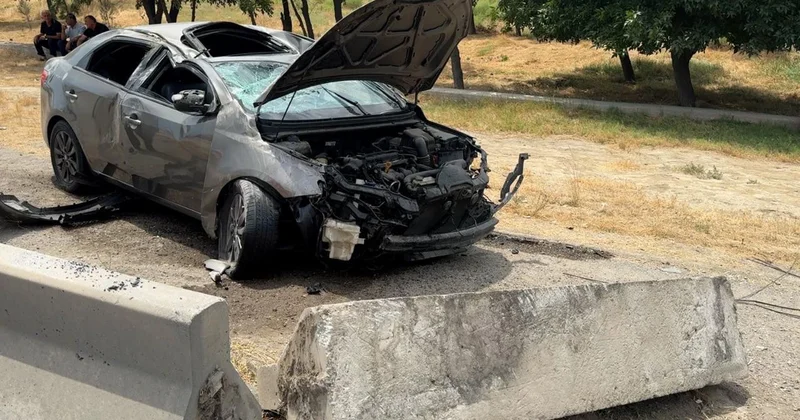 Sumqayıtda yük avtomobili minik maşını ilə toqquşub