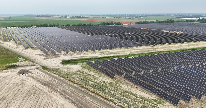 ARDNF İtaliyada 402 MVt lıq günəş enerjisi portfelində pay əldə edib