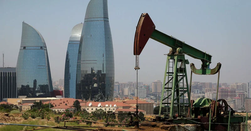 Цена азербайджанской нефти Азери Лайт снизилась на $0,49
