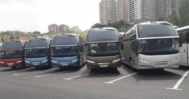 Bu şəhərdən Kəlbəcər və Ağdərəyə avtobus reysləri açılır