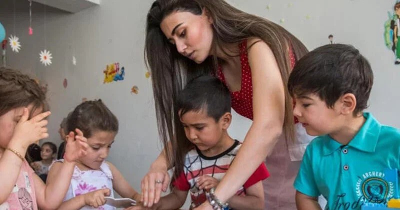 Bağça yaşlı uşaqlar neçə dil bilməlidir?