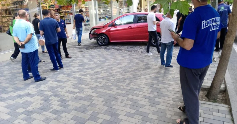 Bakıda avtomobil marketə girdi VİDEO