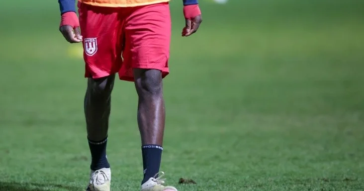 İdman tarixinin ən yaxşı futbolçusu kim seçildi?