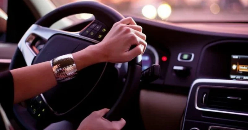 Bəzi qadın sürücülər niyə başqalarına yol vermirlər?