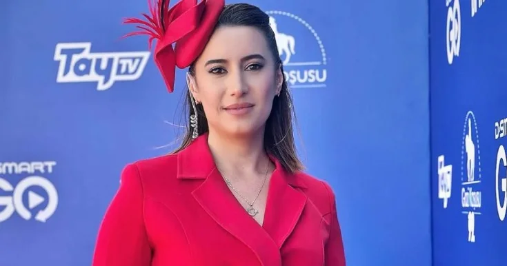 Türkiyənin ilk qadın yarış şərhçisi evində ölü tapıldı